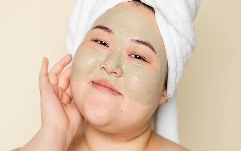 Daily Skin Care Tips for Women: Use of Face Wipes for a Glowing Skin